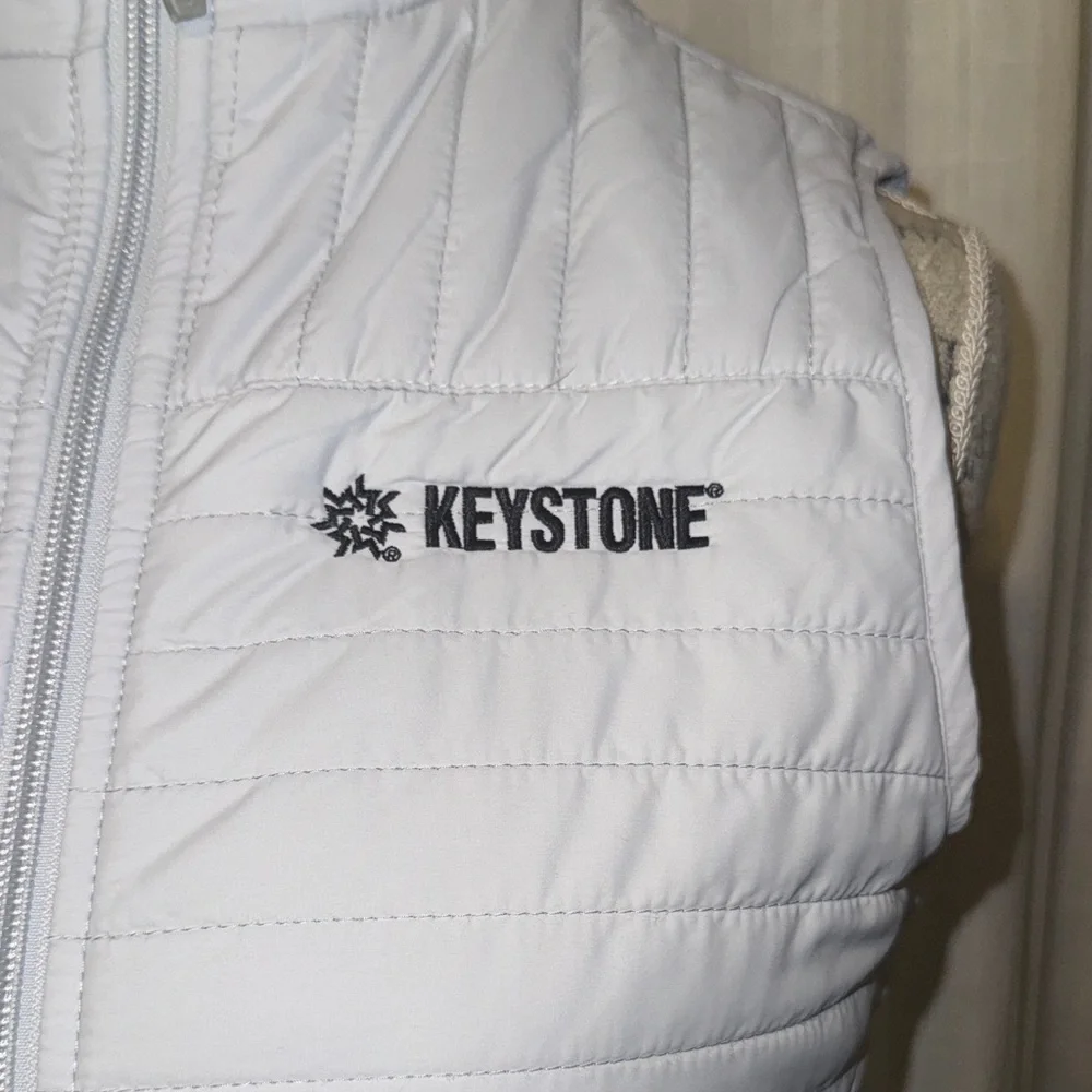 Storm Creek Women's Light Gray White Quilted Keystone Vest 4 zipper pocket Small - Picture 2 of 13